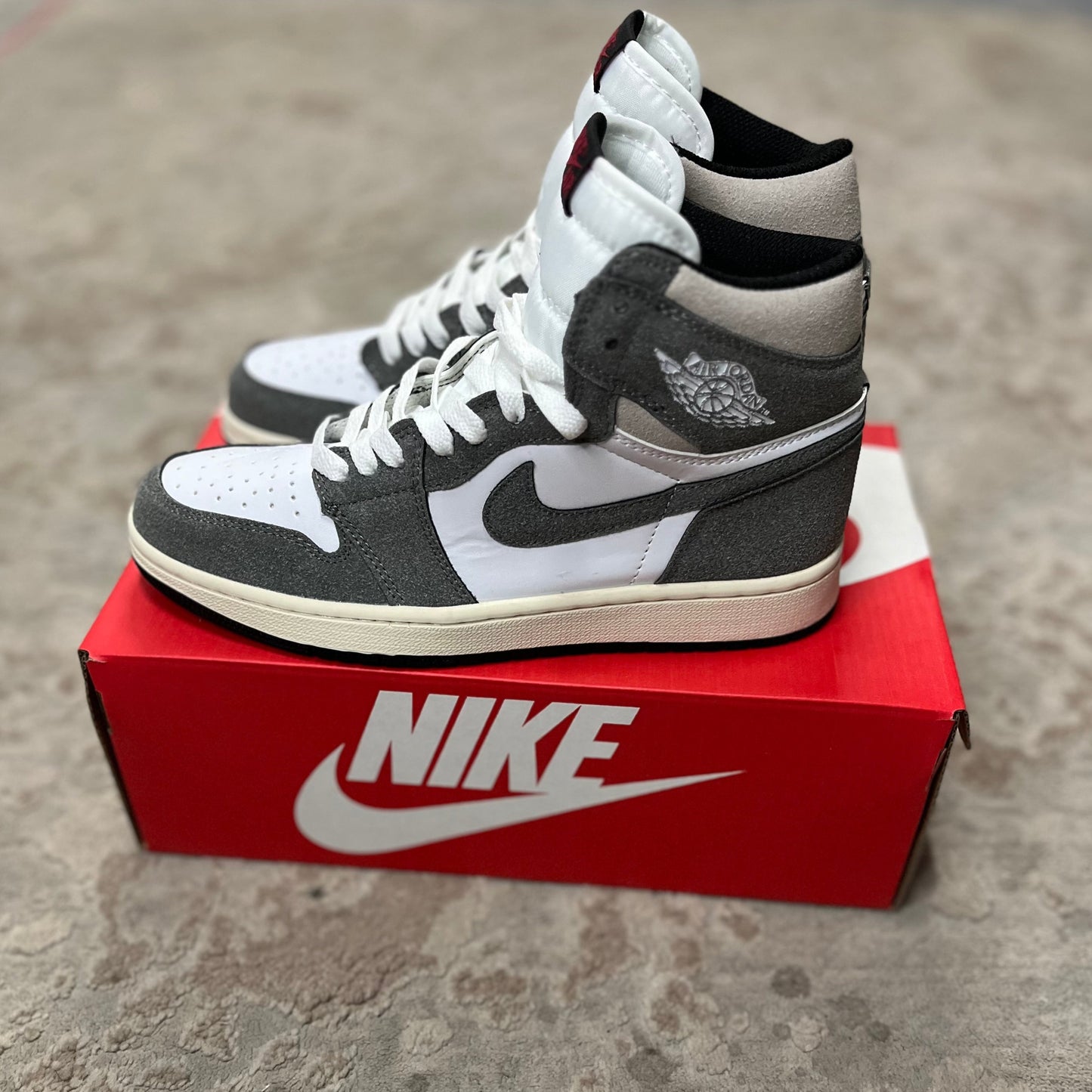 Nike Jordan Retro 1 Gris | Hombre y Dama