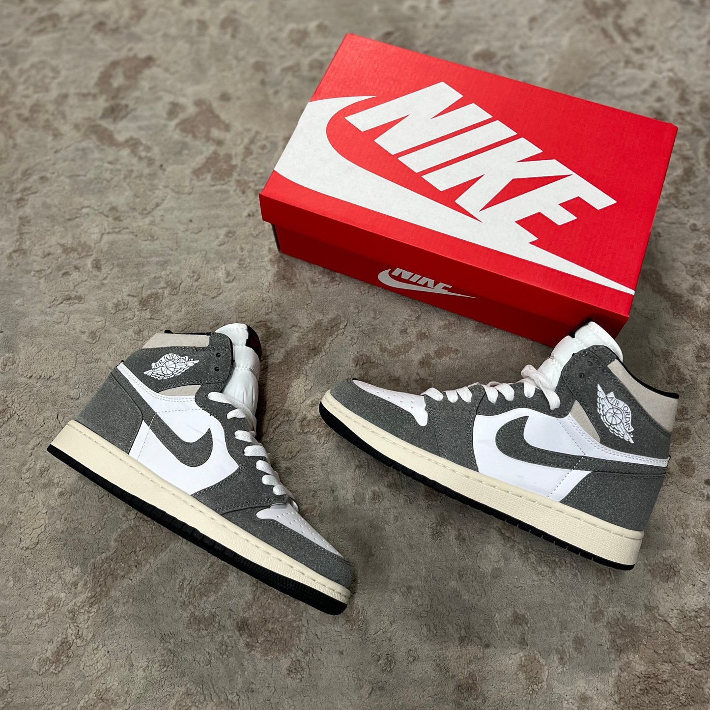 Nike Jordan Retro 1 Gris | Hombre y Dama