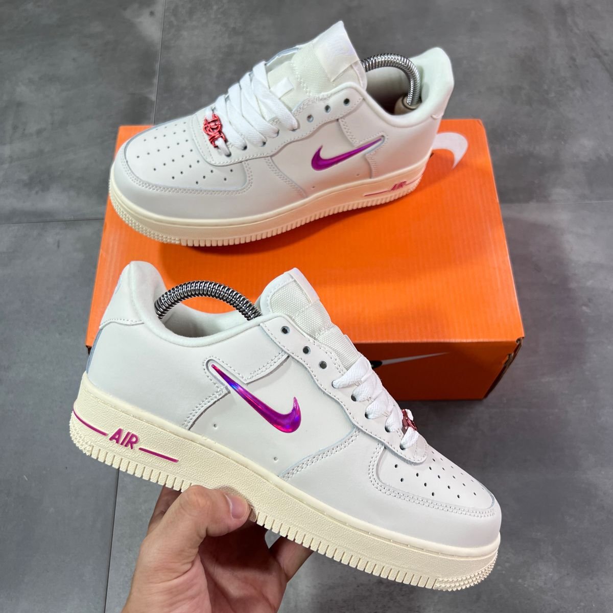 Nike Air Force One Blanco y Rosado | Dama